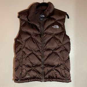 Women’s “The North Face” 550 quilted brown vest in S